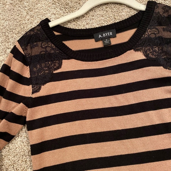 A byer Dress - Picture 2 of 5